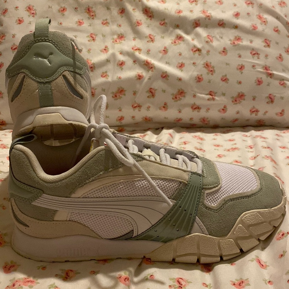 Women’s Puma White and Mint Running shoes Size 9.0